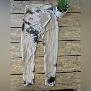 Women's Textured Tie-Dye Scrunch booty Leggings - Black & Gray, Sz Medium